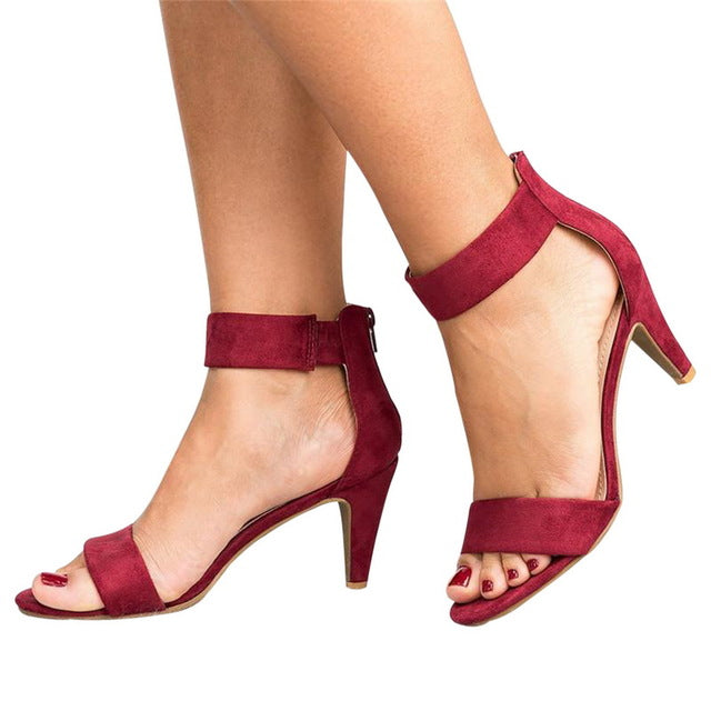 Tacones altos de leopardo con hebilla