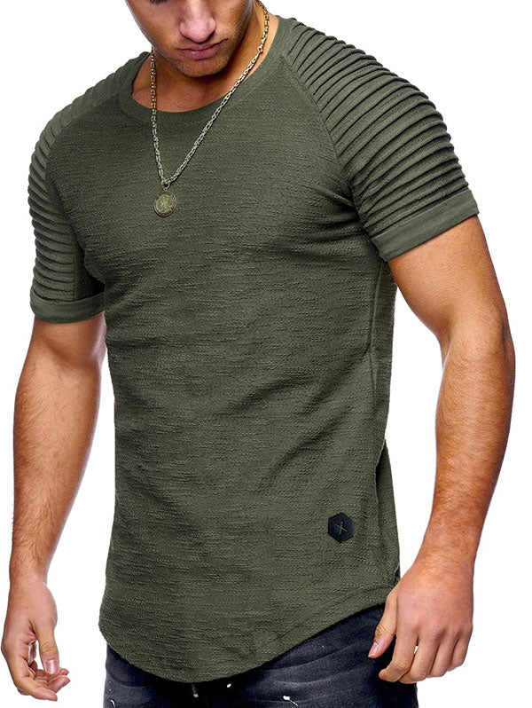Camiseta con dobladillo curvo y manga plisada