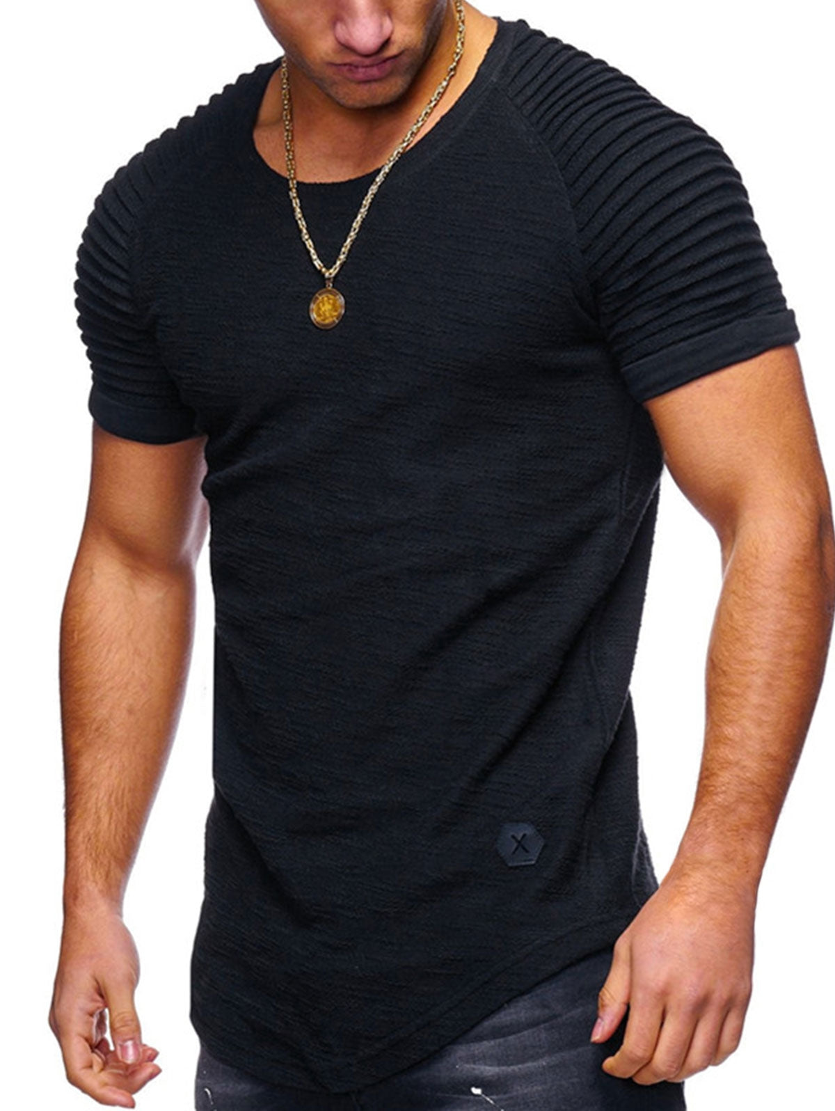 Camiseta con dobladillo curvo y manga plisada
