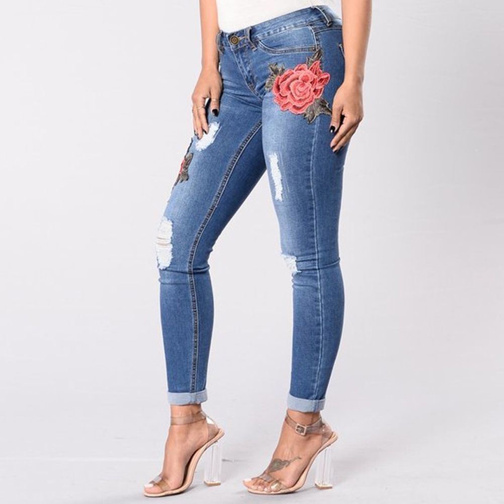 Pantalón de mezclilla de cintura alta con decoraciones