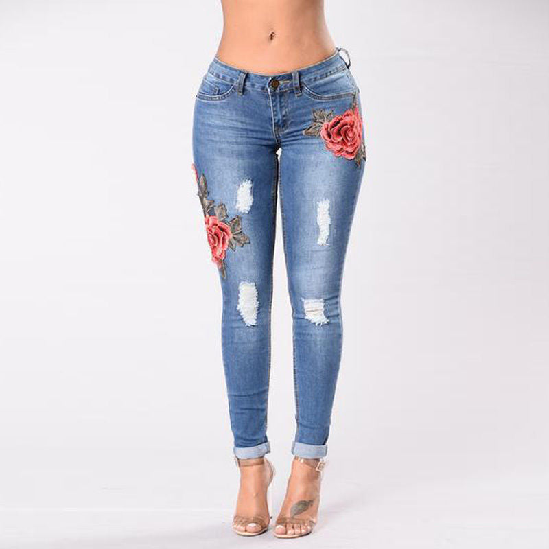 Pantalón de mezclilla de cintura alta con decoraciones