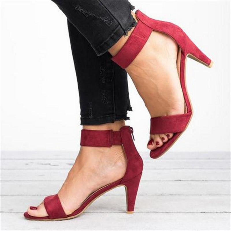 Tacones altos de leopardo con hebilla
